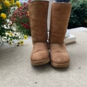 UGG  Classic Tall  Boot (size 9)